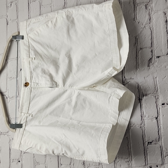 Old navy shorts - Picture 2 of 6